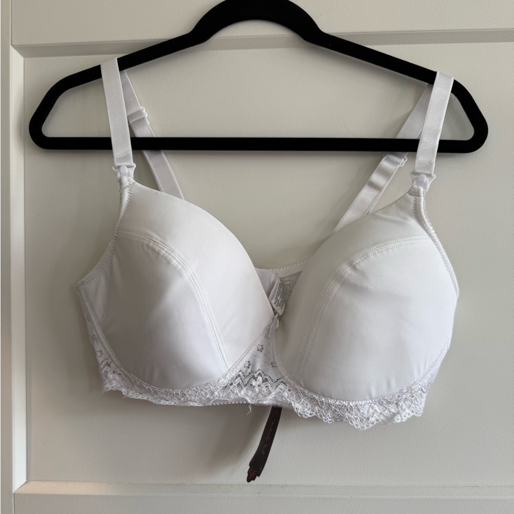 NWT Evanesse White Soft Feeding/Nursing Bra with Evaporative Technology
